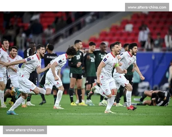 赛后热议持续发酵比赛焦点争议与战术博弈全解析球员表现与裁判判罚 赛后热议持续发酵比赛焦点争议与战术博弈全解析球员表现与裁判判罚